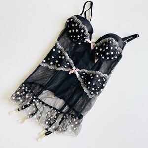 NWT 34B Victoria’s Secret black polka dot merrywidow teddy with garters